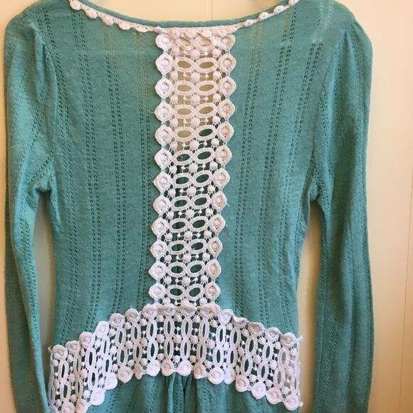 ANTHROPOLOGIE A'REVE TOP. COTTON CROCHET ACCENTS. - Picture 3 of 5